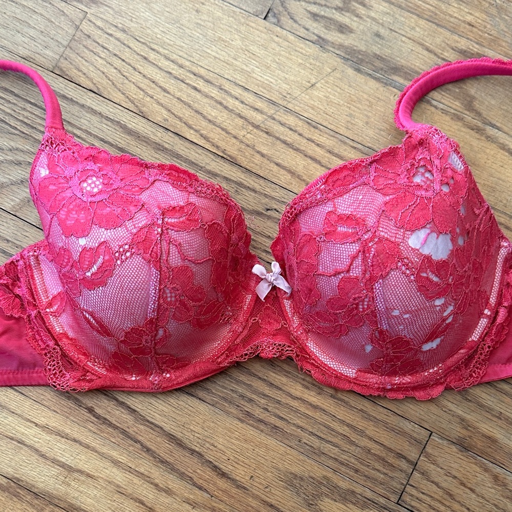 Victoria’s Secret, 💕 body by Victoria lined Demi bright pink/magenta 34DD